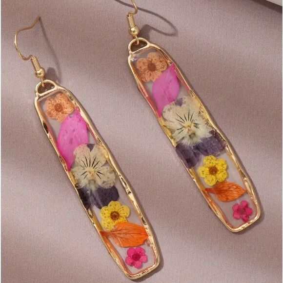 Pressed Flower Resin Drop Earrings - Picture 4 of 4